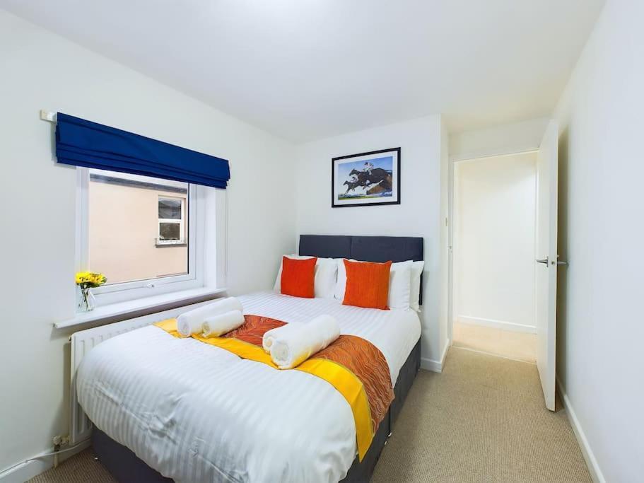 New Portland House By Signature - 3 Bedroom House In Holiday home Cheltenham