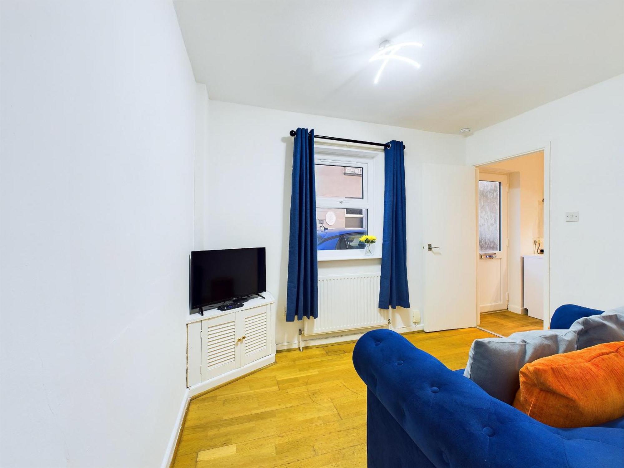 New Portland House By Signature - 3 Bedroom House In Cheltenham